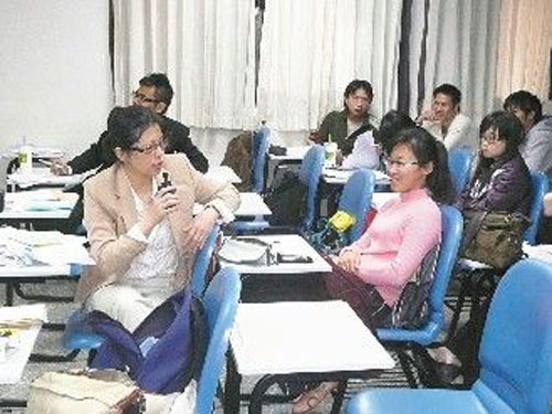 ̨��ѧ��"ɫ��Ƭ����"�� ѧ���ַ���̨����