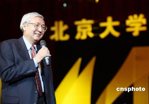 ����ѧ��ӭ���� ����У��ͬ�׸�(2)